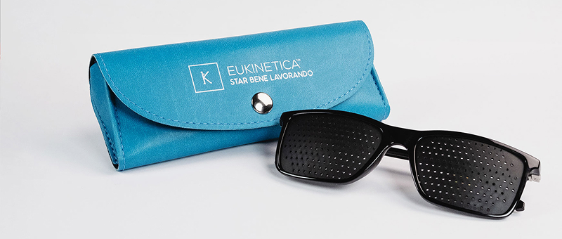 occhiale stenopeico konic